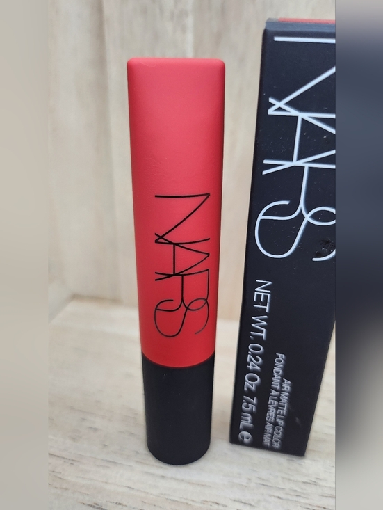 NARS Air Matte Lip Color in the shade Burlesque (385). - Picture 3 of 3